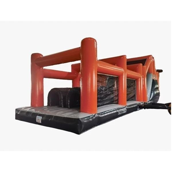 Stormbaan 14 meter Opblaasbare stormbaan 14 meter lang in zijaanzicht met witte studio-achtergrond voor duidelijke productweergave