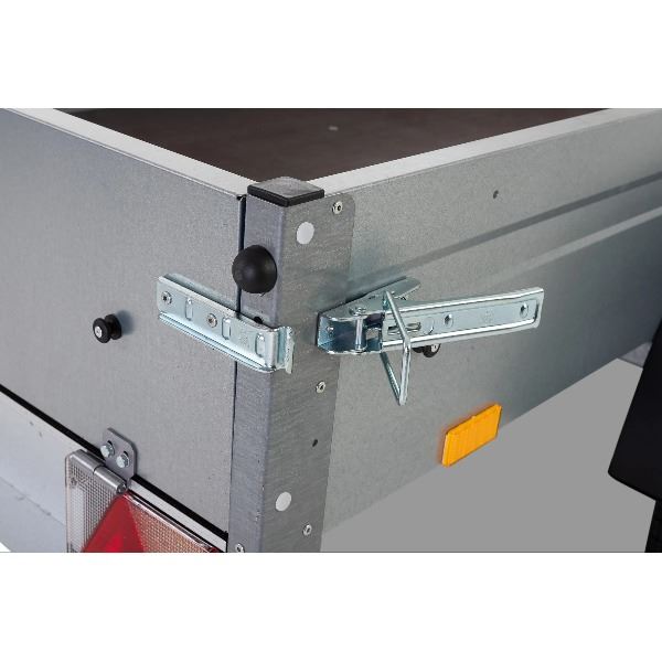 Springkussen met aanhanger huren Compleet geladen springkussen aanhanger klaar voor transport