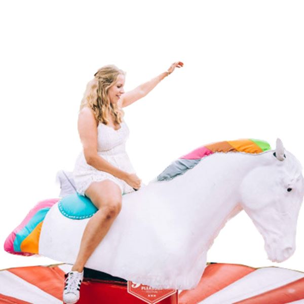Unicorn Rodeostier huren voor kinderfeestjes | Happy Rent Verhuur Meisje op unicorn rodeostier huren β magische eenhoorn attractie voor kinderfeestje bij Happy Rent